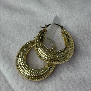 Chic Gold Textured Hoop Earrings